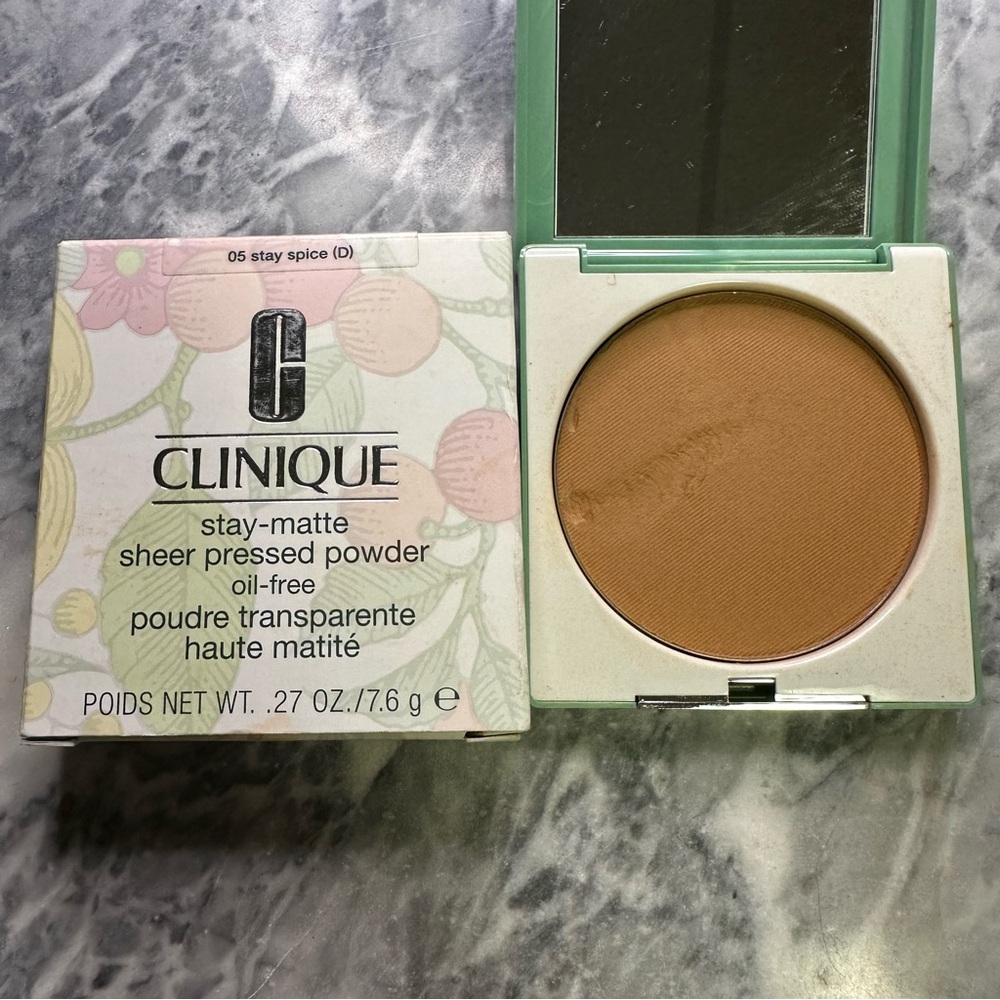 Clinique Stay Matte Sheer‎ Pressed Powder Foundation Spice